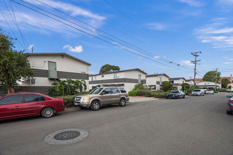 More Photos Of 21501-21599 Westpark St, Hayward Apartments For Sale