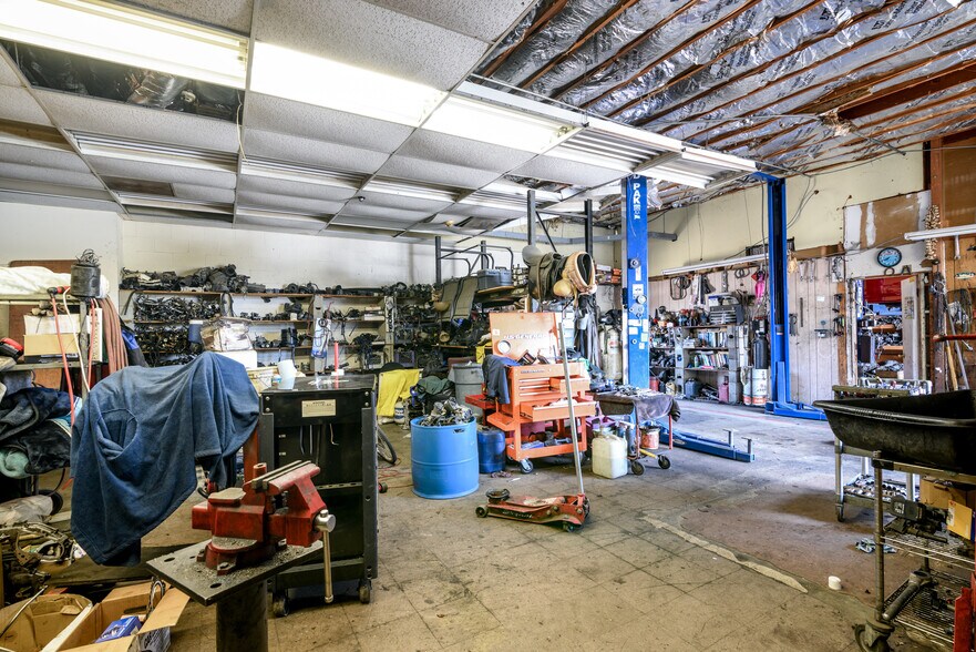More Photos Of 1821 Sunkist Cir, Oxnard Manufacturing For Sale