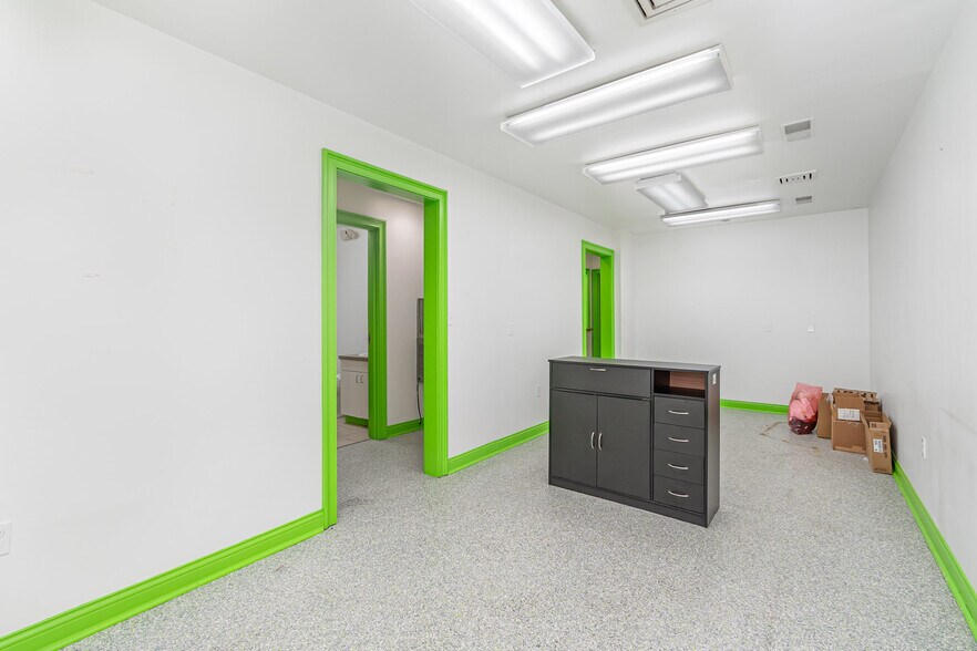 More Photos Of 6901-6909 Burlington Pike, Florence Medical For Sale