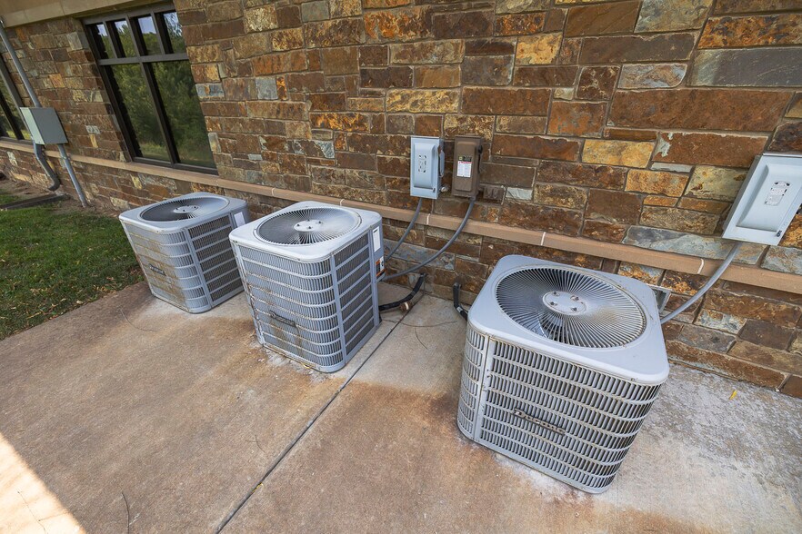 More Photos Of 13203 W 21st Ct N, Wichita Office For Sale