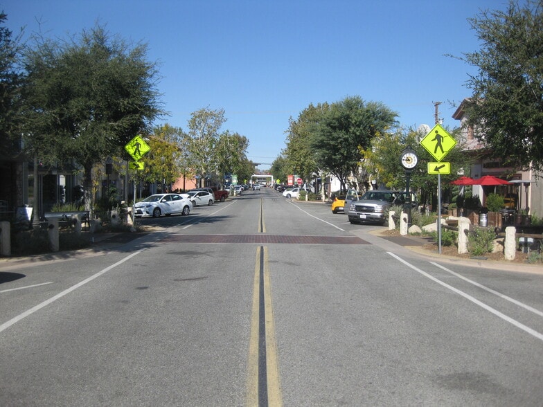 More Photos Of 24251 Main St, Santa Clarita General Retail For Lease