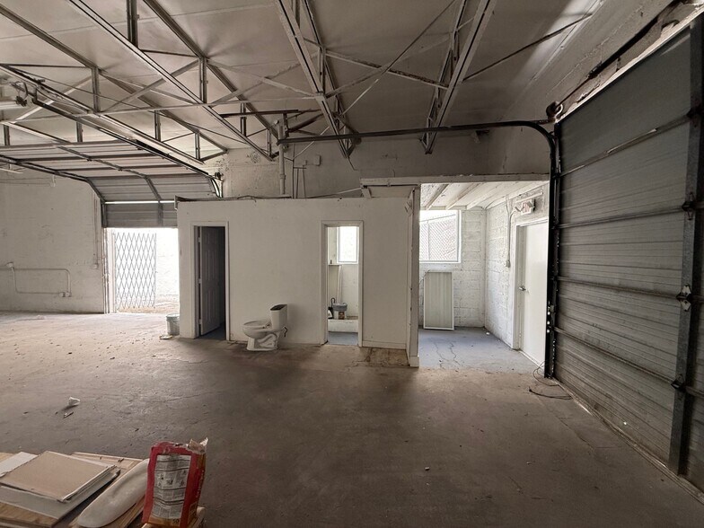 More Photos Of 14020 NW 19th Ave, Miami Warehouse For Sale