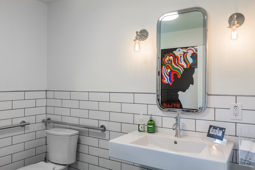 More Photos Of 303 S Robinson St, Tehachapi Office For Lease