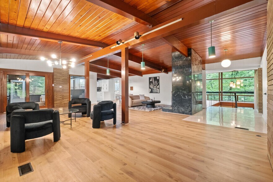 More Photos Of 176 Kingsview Dr, Weirton Showroom For Sale