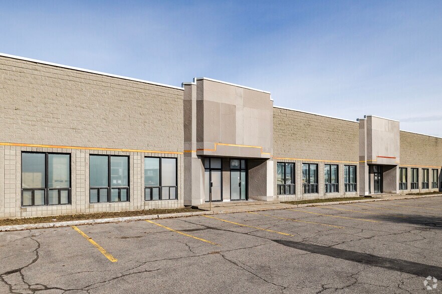 More Photos Of 81 Boul Brunswick, Dollard-des-Ormeaux Warehouse For Lease