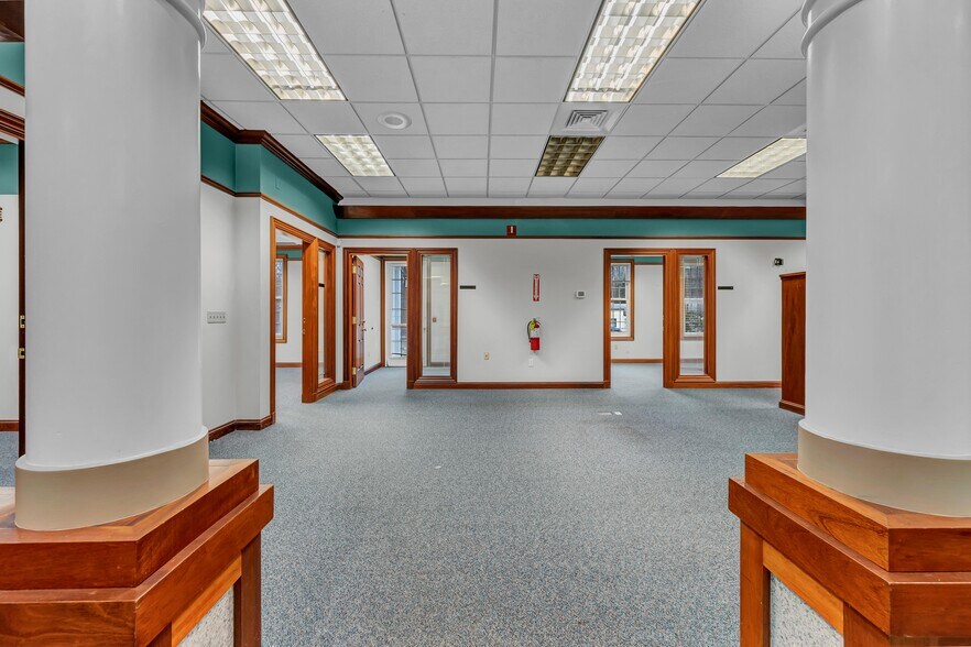 More Photos Of 11 Mile Hill Rd, Newtown Office For Lease