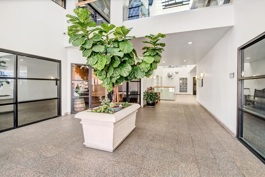 More Photos Of 201 Wilshire Blvd, Santa Monica Loft Creative Space For Lease