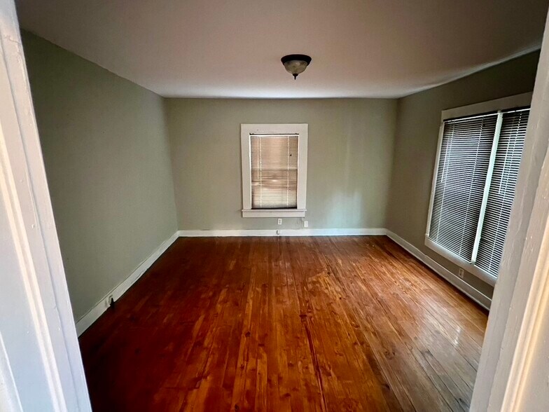More Photos Of 629 Scott St, Montgomery Office Residential For Sale