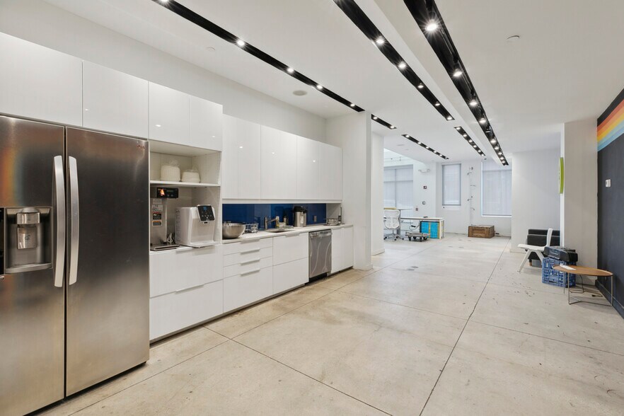 More Photos Of 4129 Main St, Philadelphia Office For Sale