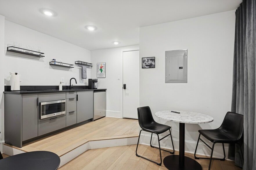 More Photos Of 1325 Spruce St, Philadelphia Hotel For Sale