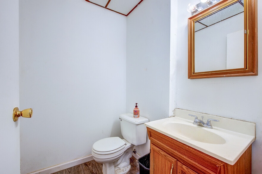 More Photos Of 6110 Flushing Ave, Maspeth General Retail For Lease