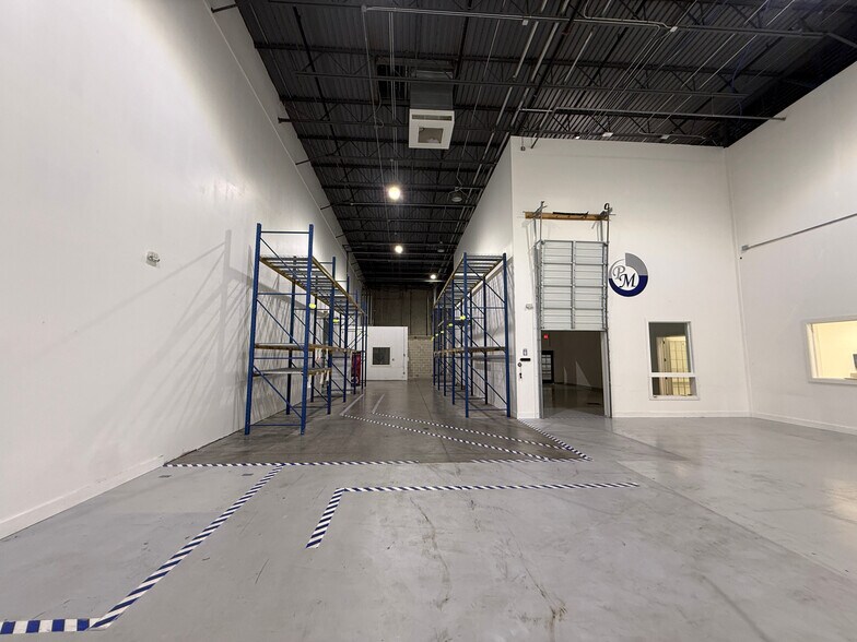 More Photos Of 7245 16th St E, Sarasota Warehouse For Lease