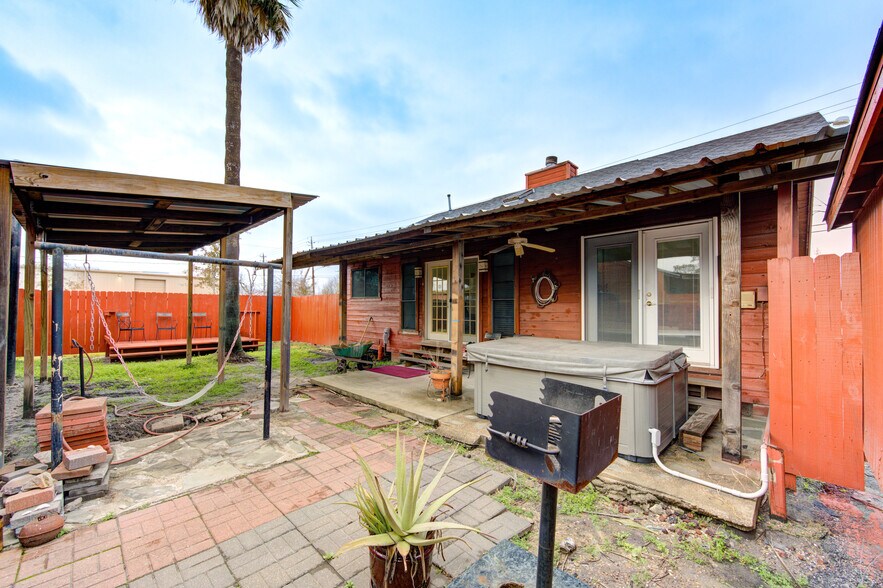 More Photos Of 11217 Todd St, Houston Light Manufacturing For Sale