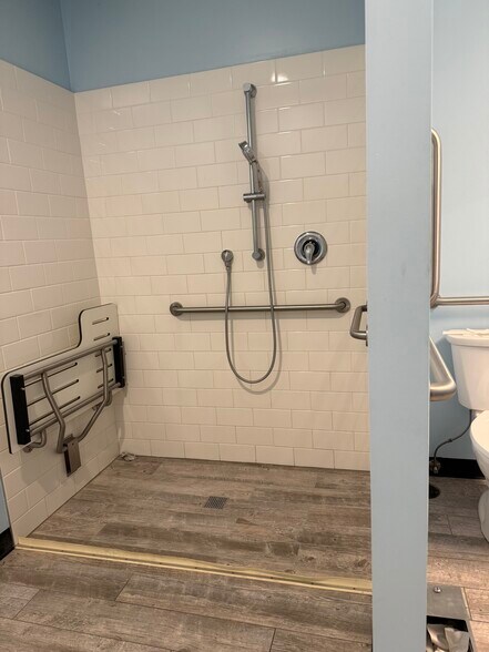 More Photos Of SEC Rte 83 & Aptakisic Rd, Long Grove Unknown For Lease