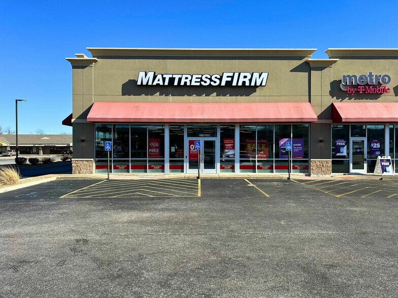 More Photos Of 2718 N Kansas Expy, Springfield General Retail For Lease