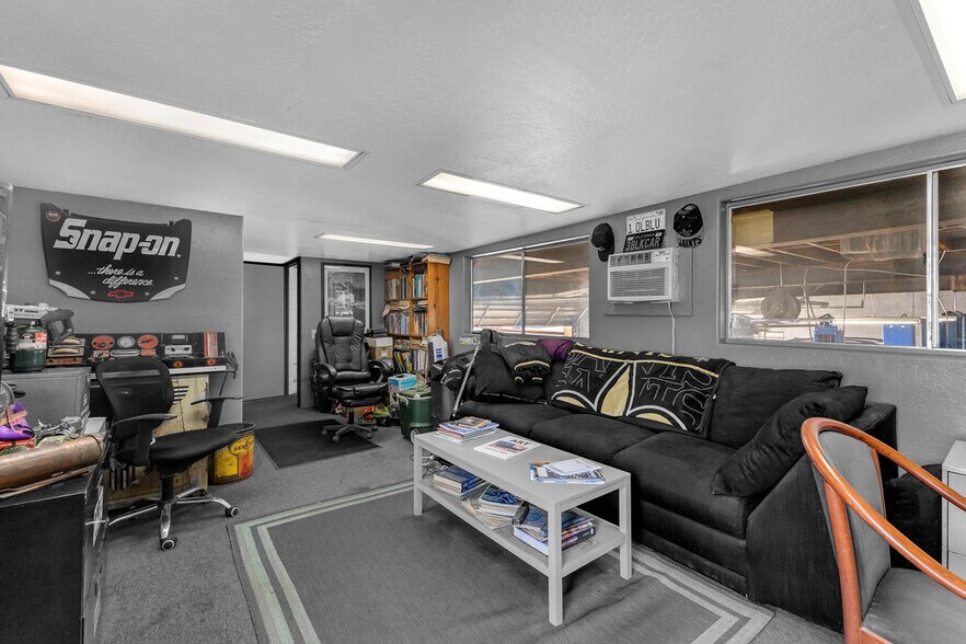 More Photos Of 68361 Kieley Rd, Cathedral City Service For Sale
