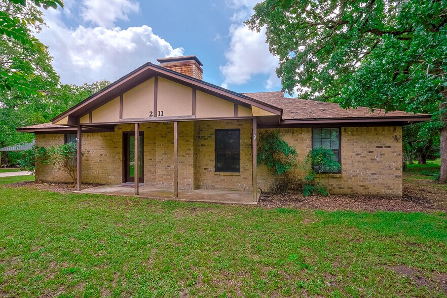 Primary Photo Of 211 Brantley Ln, Magnolia Apartments For Sale