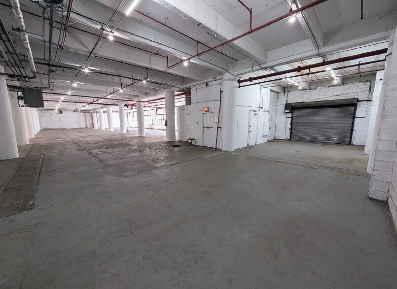More Photos Of 47-32 Austell Pl, Long Island City Warehouse For Lease