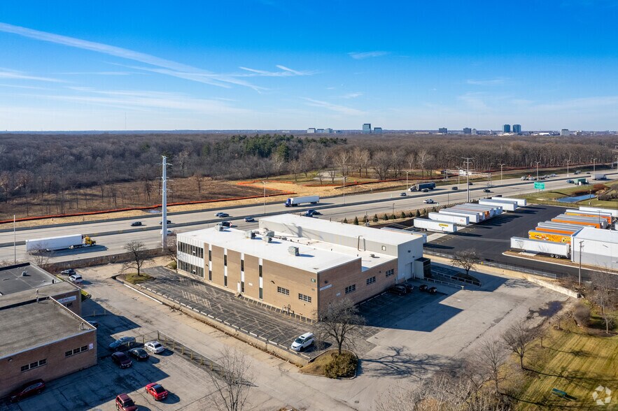More Photos Of 543 W Algonquin Rd, Arlington Heights Warehouse For Sale