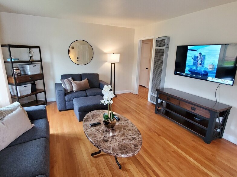 More Photos Of 1558 Ebers St, San Diego Apartments For Sale