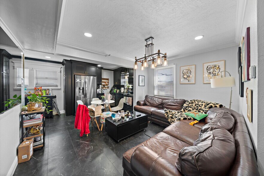 More Photos Of 609 Sealy St, Galveston Apartments For Sale