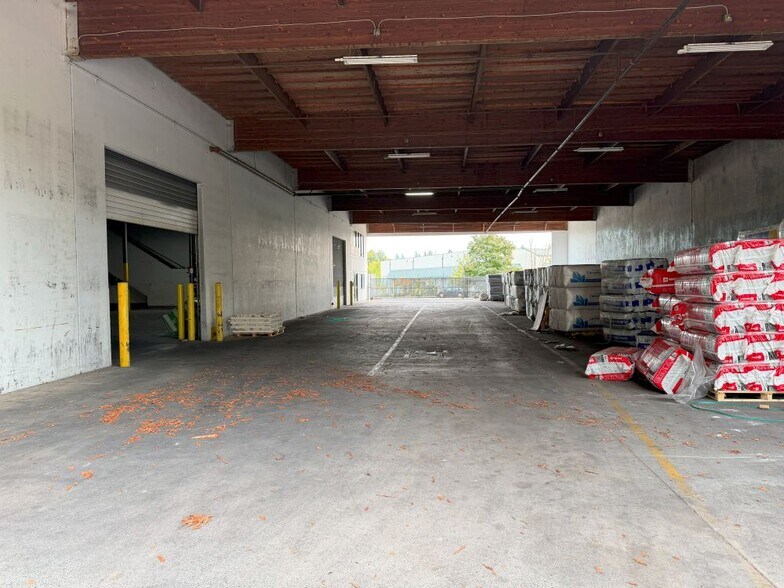 More Photos Of 6789 SW 111th Ave, Beaverton Warehouse For Lease