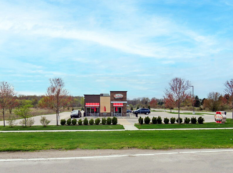 Primary Photo Of 21725 Pontiac Trl, South Lyon Freestanding For Lease