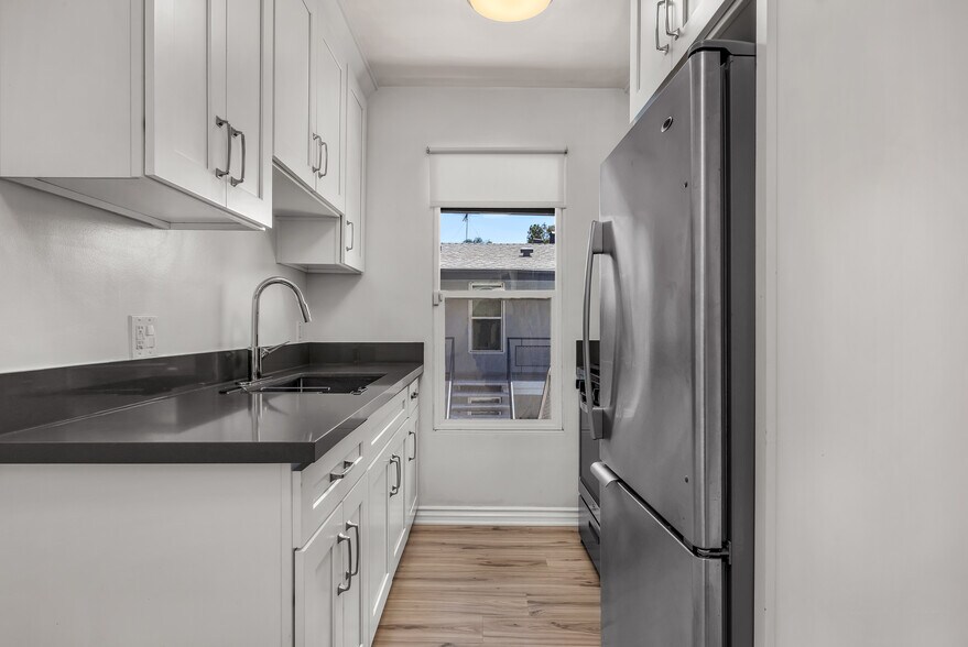 More Photos Of 13000 Valleyheart Dr, Studio City Apartments For Sale