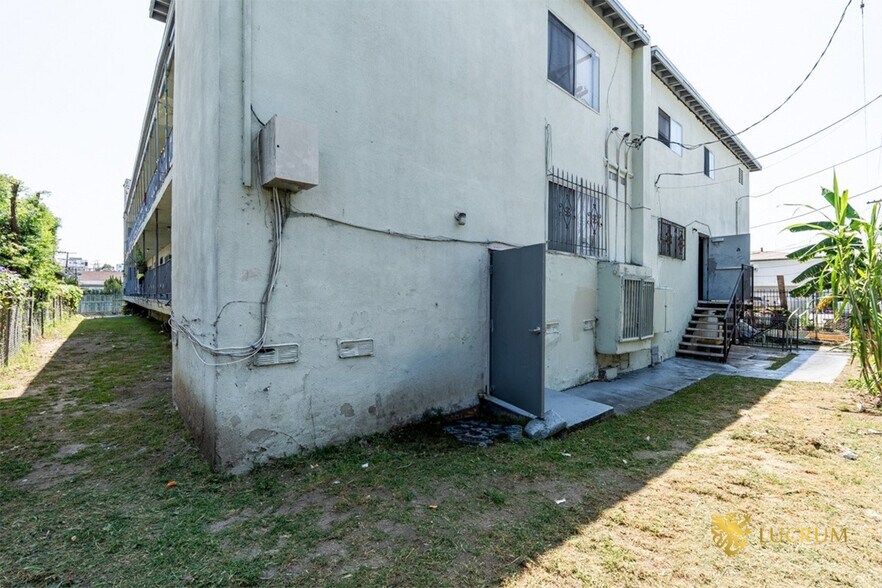 More Photos Of 1683 S Longwood Ave, Los Angeles Apartments For Sale