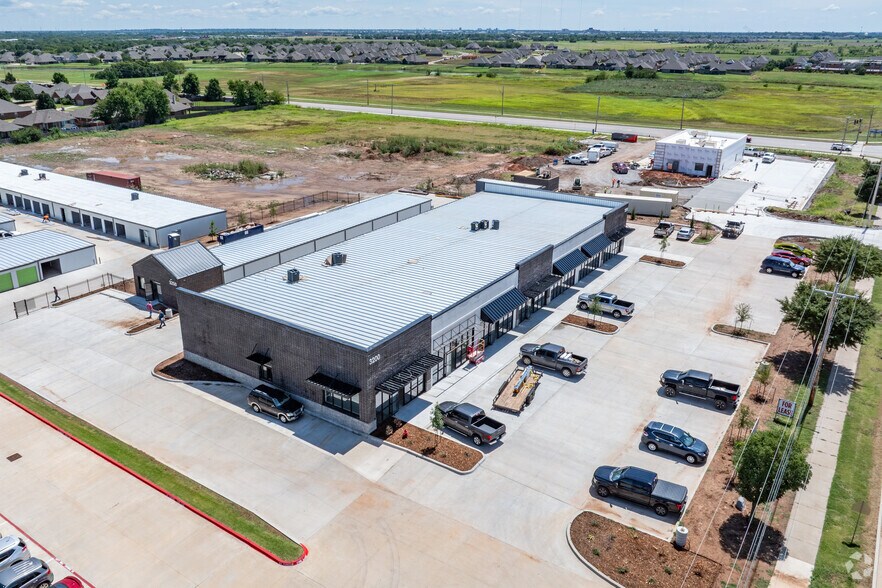 More Photos Of 3200 S Santa Fe Ave, Moore Freestanding For Lease
