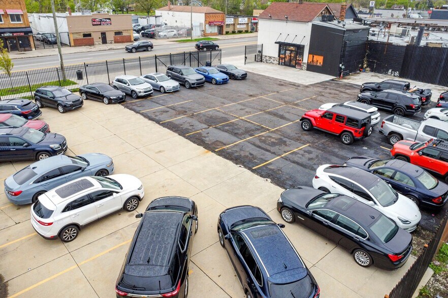 More Photos Of 19420 W Warren Ave, Detroit Auto Dealership For Sale