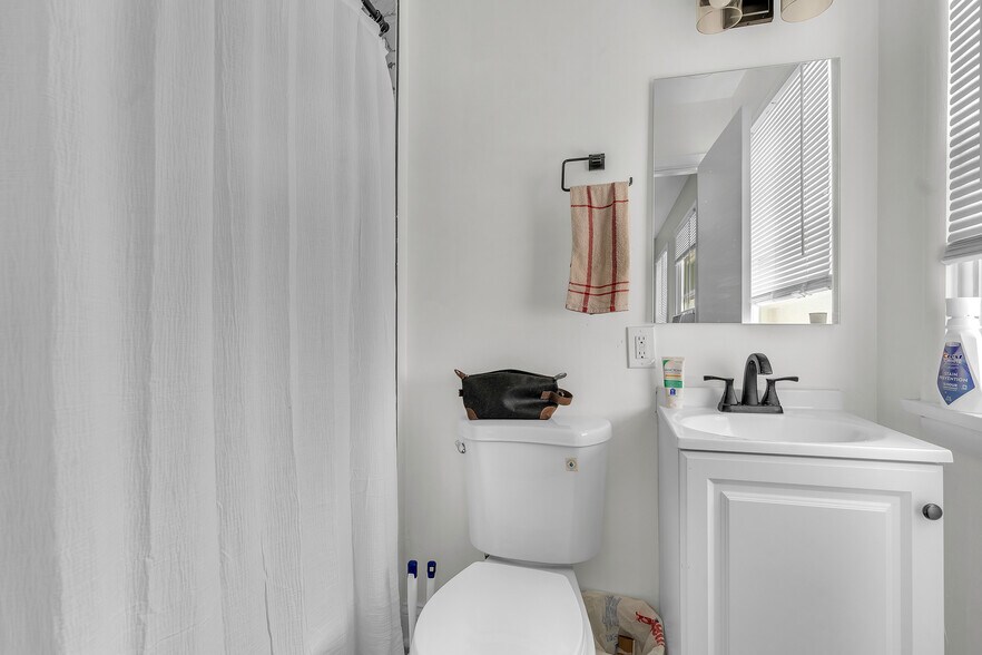 More Photos Of 182 W North St, Crown Point Apartments For Sale
