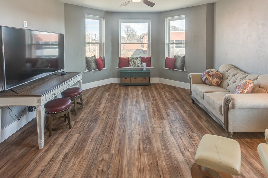 More Photos Of 205 S Illinois St, Belleville Office Residential For Sale