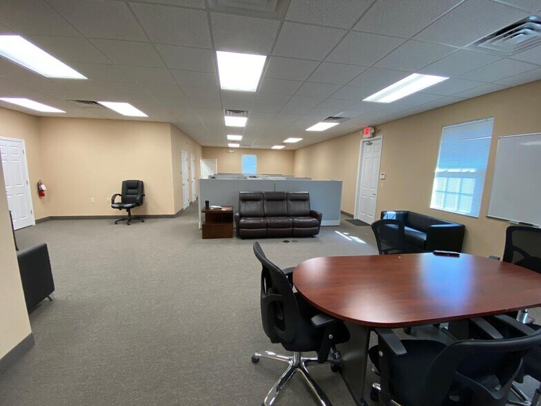 More Photos Of 2010 NE 14th St, Ocala Office For Lease