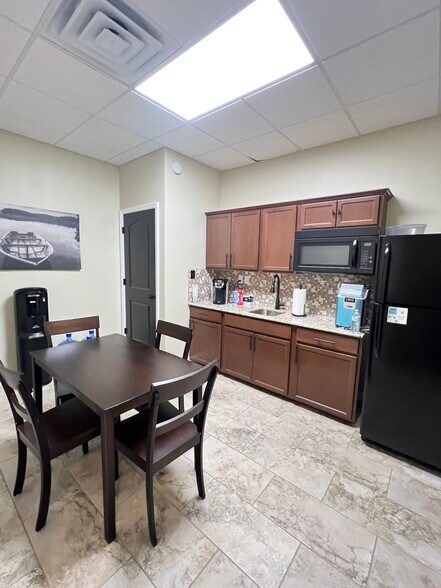 More Photos Of 11900 N MacArthur, Oklahoma City Office For Lease