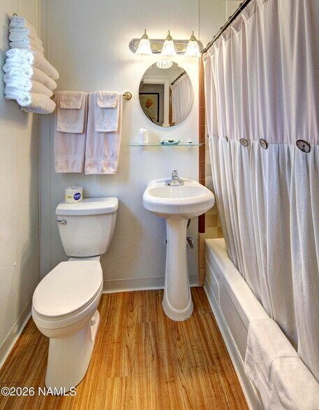 More Photos Of 2141 W 3rd St, Winslow Hotel For Sale