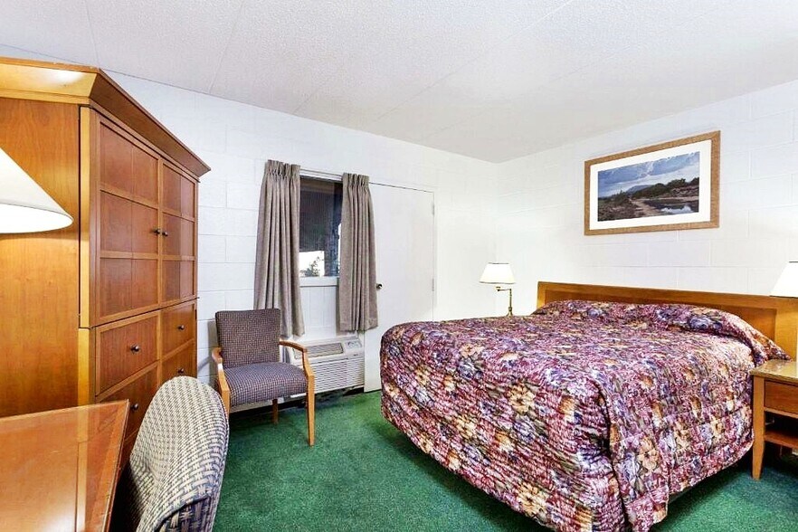 More Photos Of 45 Service Rd N, Moose Jaw Hotel For Sale