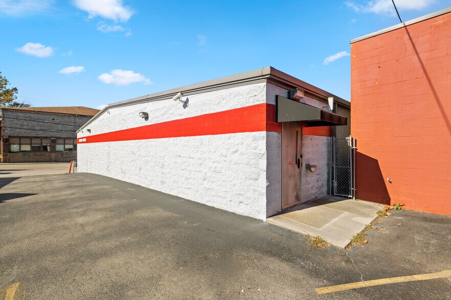 More Photos Of 622 N Central St, Knoxville General Retail For Sale