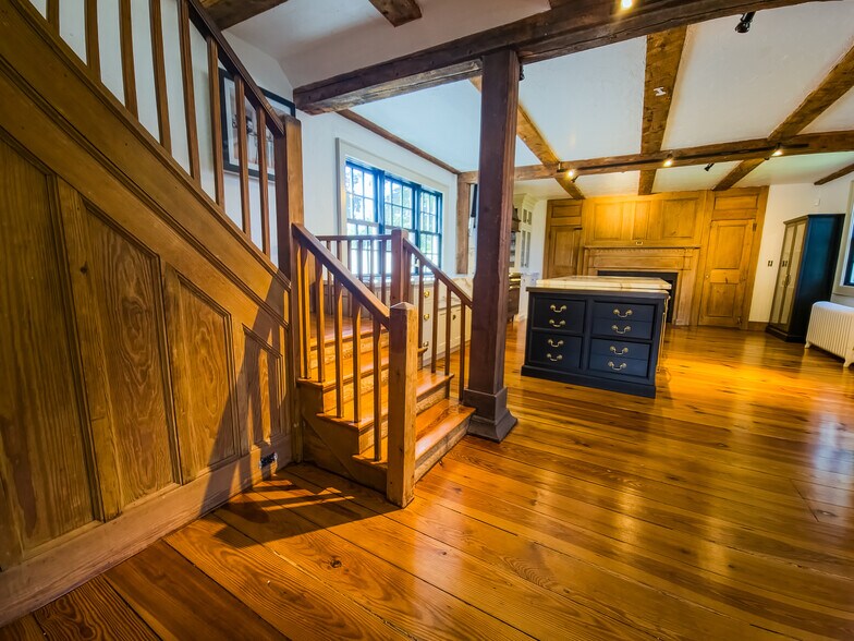 More Photos Of 25 Washington St, Norwell Freestanding For Sale