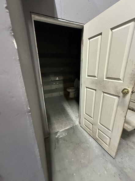 More Photos Of 10066 San Fernando Rd, Pacoima Specialty For Lease