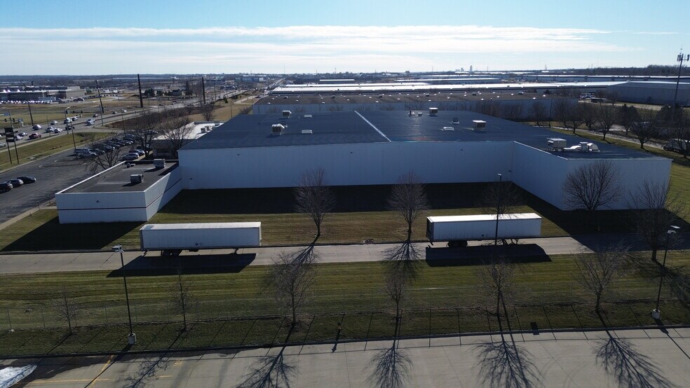More Photos Of 4598-4602 Delaware Ave, Ankeny Light Distribution For Lease