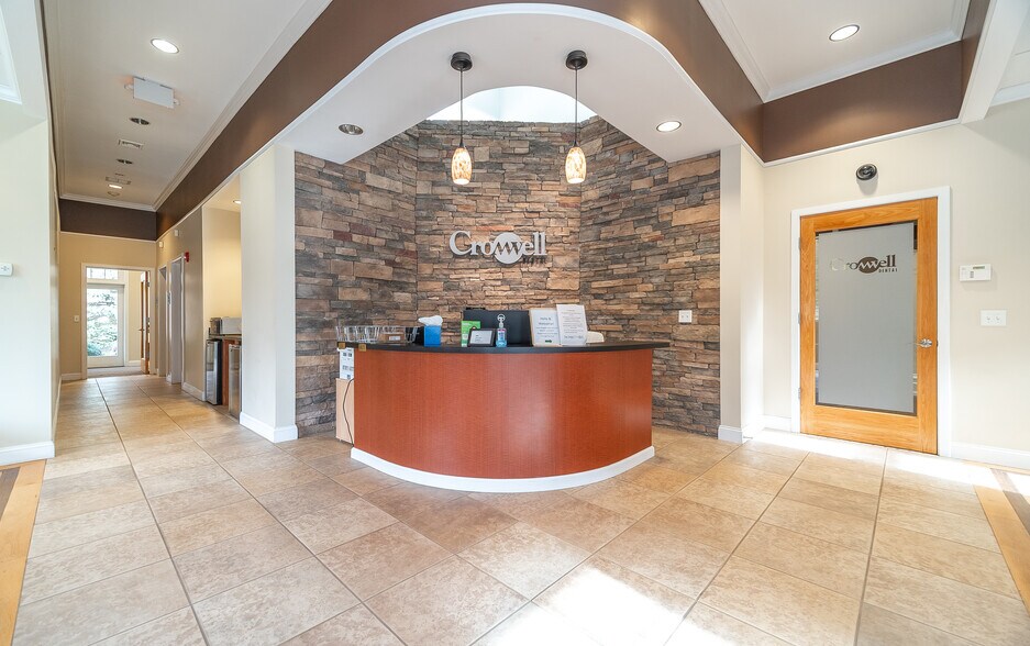 More Photos Of 30 Country Squire Dr, Cromwell Medical For Sale