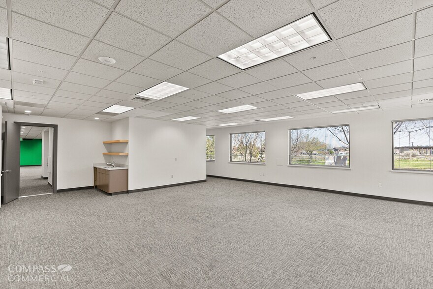 More Photos Of 123 SW Columbia St, Bend Office For Sale
