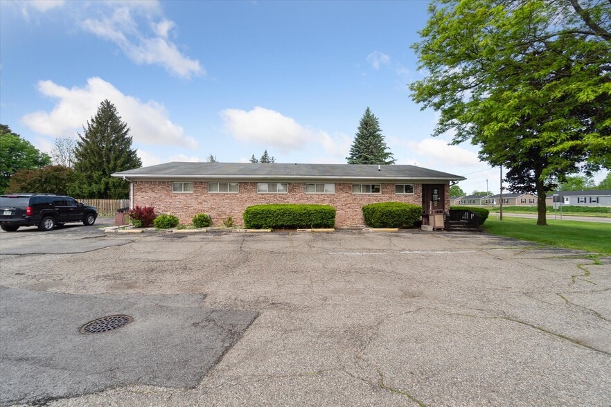 More Photos Of 4344 Richfield Rd, Flint Office For Sale