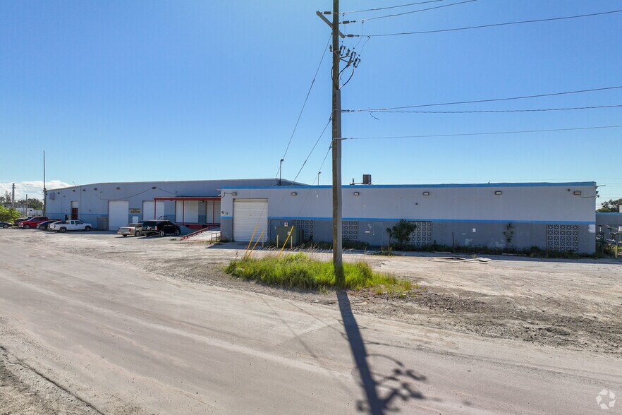Primary Photo Of 2320 NW 147th St, Opa-locka Warehouse For Lease