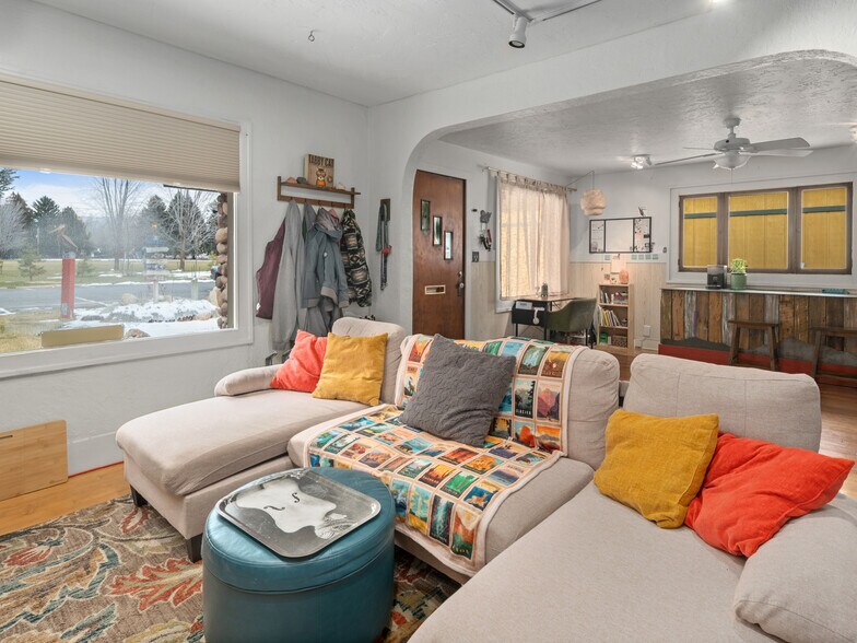 More Photos Of 237 S 7400 E, Huntsville Freestanding For Sale