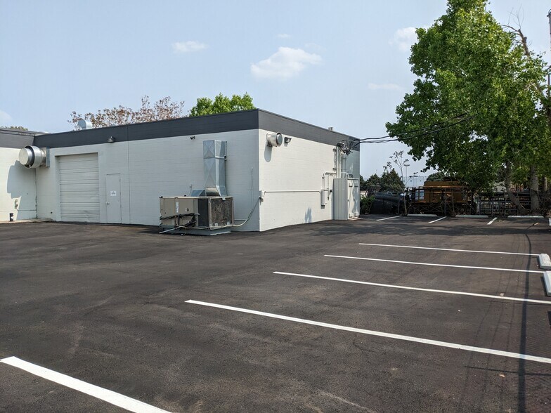 More Photos Of 4575 Joliet St, Denver Warehouse For Lease