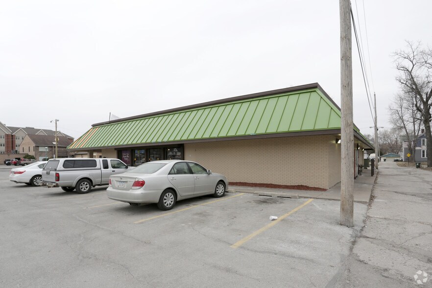 More Photos Of 1919 N Harrison St, Davenport Restaurant For Sale