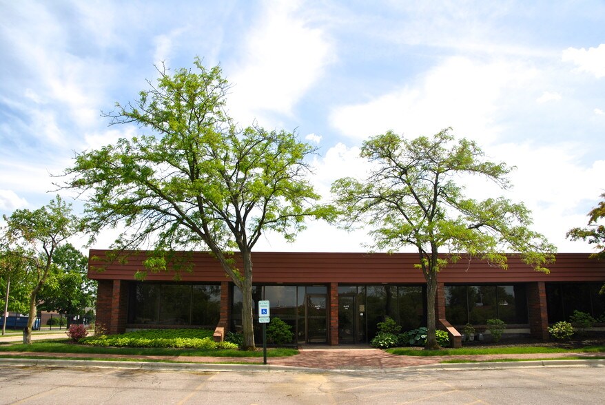 More Photos Of 411 E Business Center Dr, Mount Prospect Office For Lease