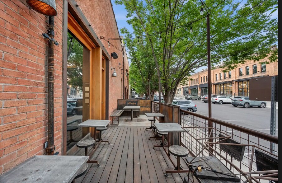 More Photos Of 235 S 400 W, Salt Lake City General Retail For Lease